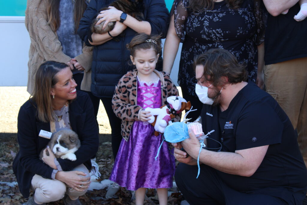 Alisa Gray (left), Ellie (center), Dakota (right)